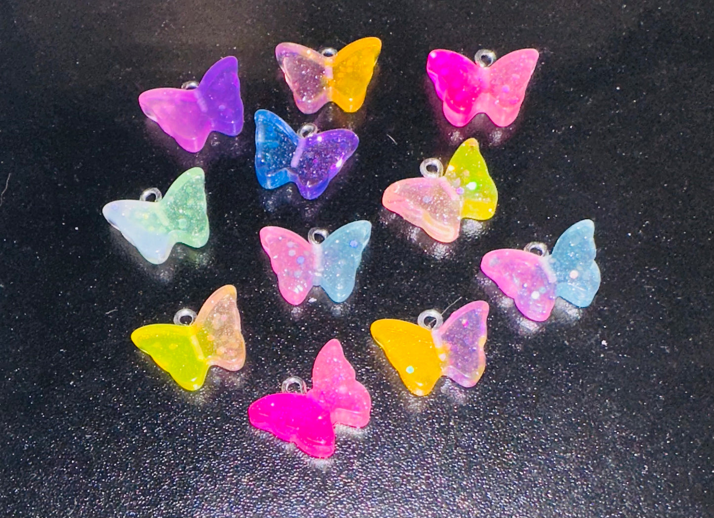 Mariposas de resina con colgantes - Paquete de 10